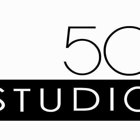 Studio 501 คอนัส ภายนอก รูปภาพ
